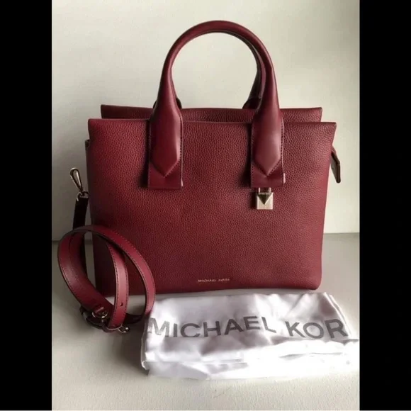 ✨🆕✨Brand New Michael Kors Leather Satchel Bag